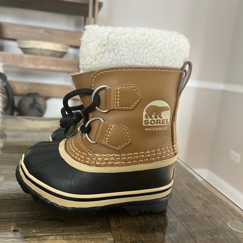 Sorel Brown and Black Winter Boots with Fluffy Cuff